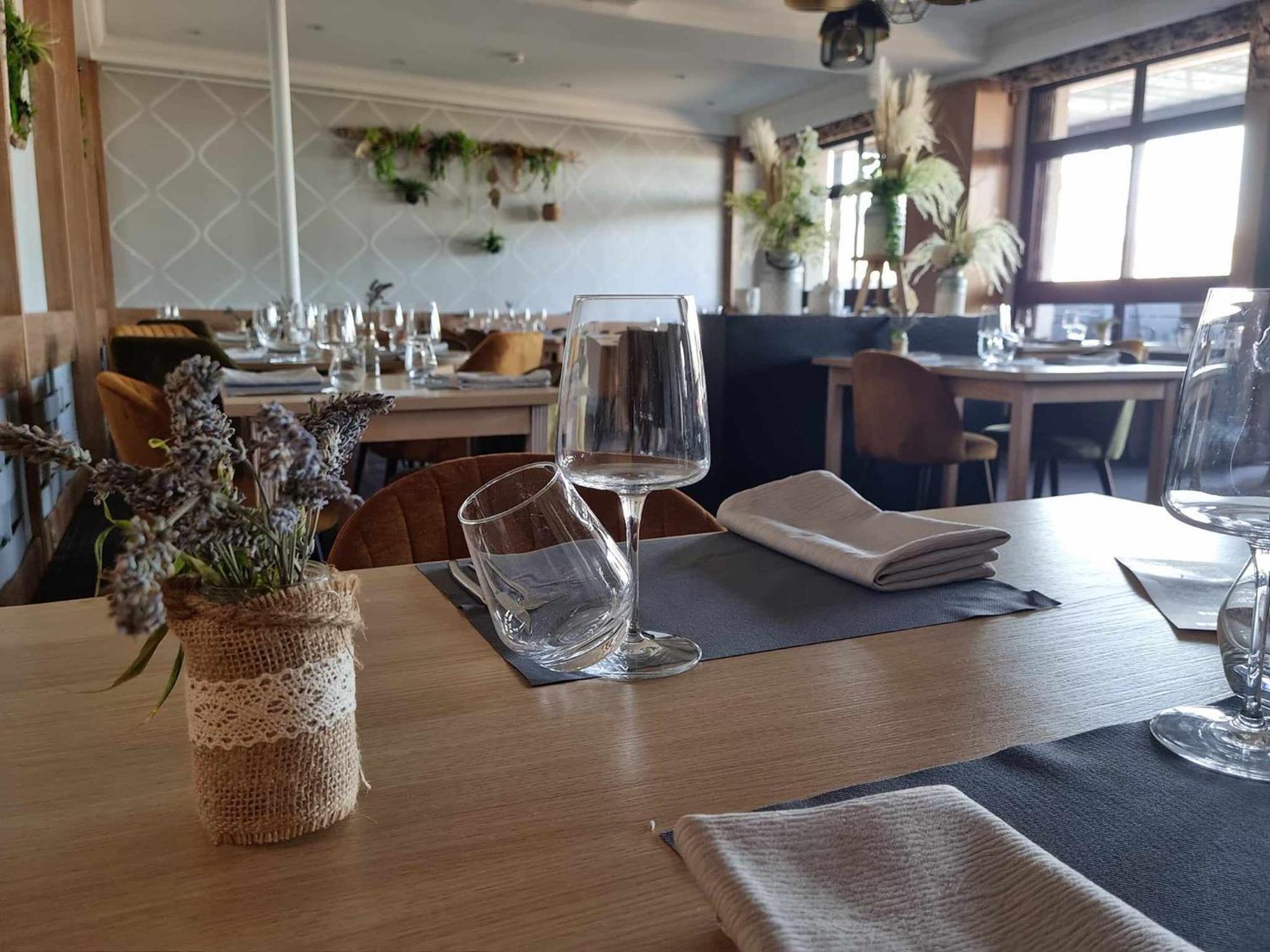 Logis Hotel Schaeffer- Restaurant Le Saint Georges Serrieres  Экстерьер фото